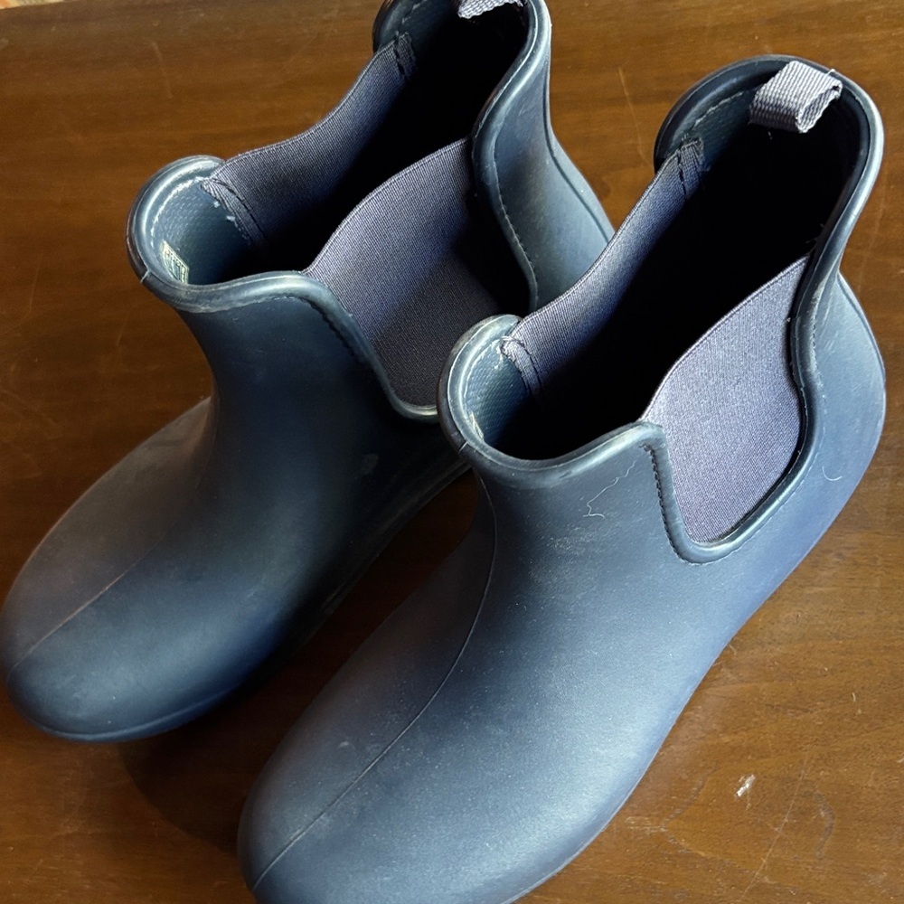 Navy Women’s size 10 Crocs Rain‎ Booties - New
